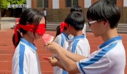 幼儿蒙眼吃瓜游戏,幼儿感官体验新玩法