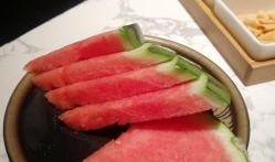 杭州火锅店吃瓜,一场舌尖上的风波